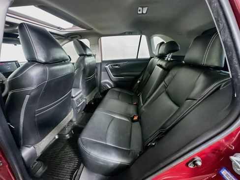 Used 2019 Toyota RAV4 XLE w/ Convenience Package FWD image 28