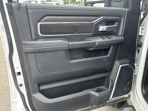 Used 2025 RAM 2500 Laramie AWD/4WD image 2