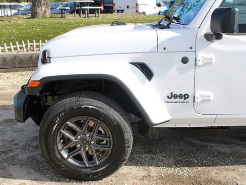 New 2026 Jeep Gladiator Sport image 7