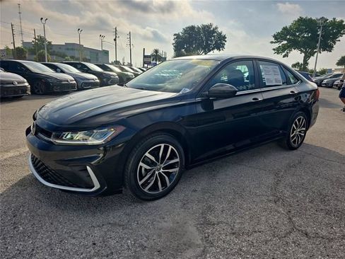 Used 2025 Volkswagen Jetta SE FWD image 5