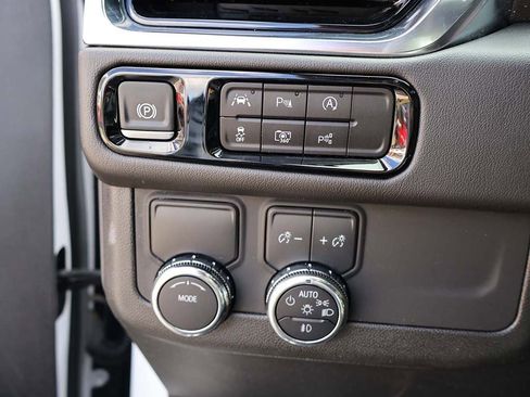 Used 2025 GMC Yukon Denali image 49