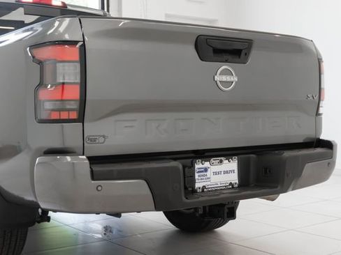 Used 2024 Nissan Frontier SV w/ SV Convenience Package RWD image 9