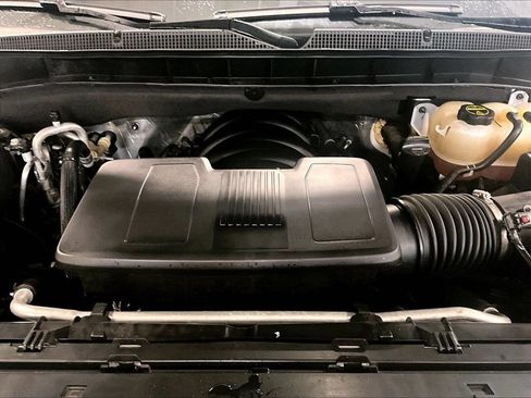 Used 2025 Chevrolet Suburban LT AWD/4WD image 30