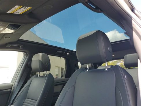 Certified 2025 Land Rover Discovery Sport Dynamic SE image 21