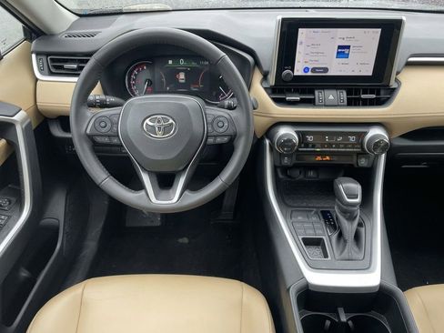 Used 2025 Toyota RAV4 XLE Premium image 25