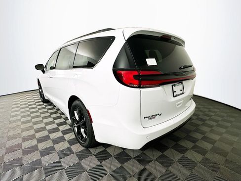New 2026 Chrysler Pacifica Limited w/ S Appearance Package FWD image 6