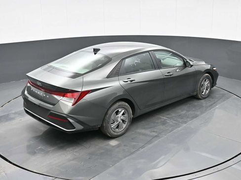 Used 2025 Hyundai Elantra SE FWD image 27