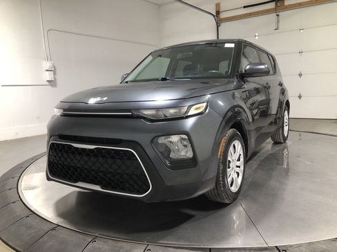 Used 2022 Kia Soul LX image 3