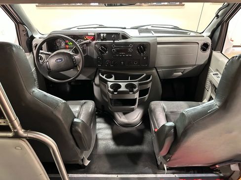 Used 2015 Ford E-350 and Econoline 350 Super Duty image 45