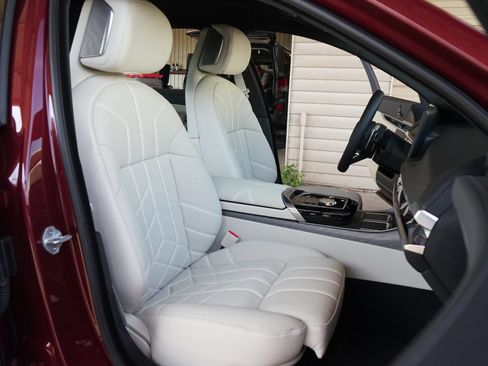 Used 2026 BMW 740i RWD image 4