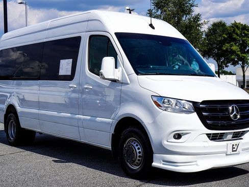 Used 2021 Mercedes-Benz Sprinter 3500 w/ Swivel Seat Package image 5