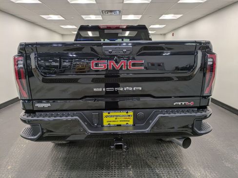 Used 2025 GMC Sierra 2500 AT4 w/ Technology Package image 5