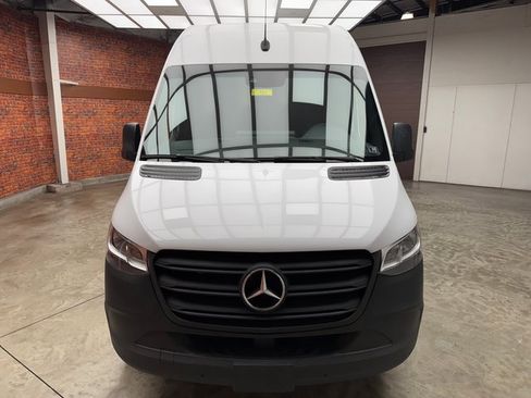 Used 2024 Mercedes-Benz Sprinter 2500 image 7