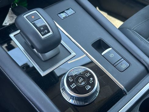 Used 2025 Mitsubishi Outlander 4WD Plug-In Hybrid image 19