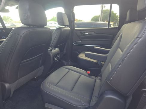 Used 2024 Chevrolet Traverse LT AWD/4WD image 4