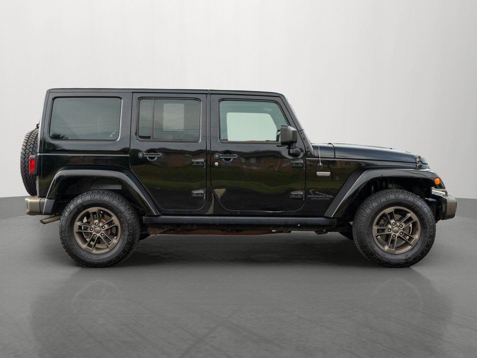 Used 2017 Jeep Wrangler Unlimited Sahara AWD/4WD image 8