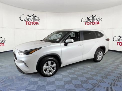 Used 2025 Toyota Highlander LE FWD image 7