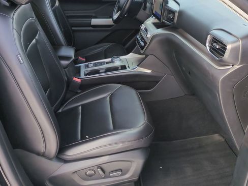 Certified 2021 Ford Explorer XLT w/ Equipment Group 202A image 26