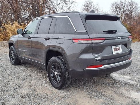 Used 2024 Jeep Grand Cherokee Laredo image 28