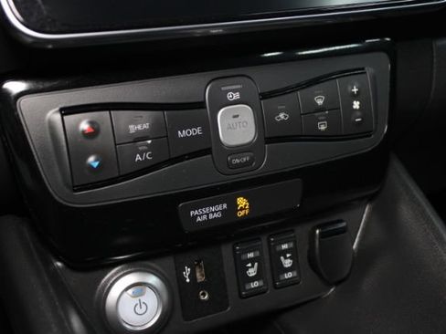 Used 2019 Nissan Leaf SV w/ SV Technology Package FWD image 22