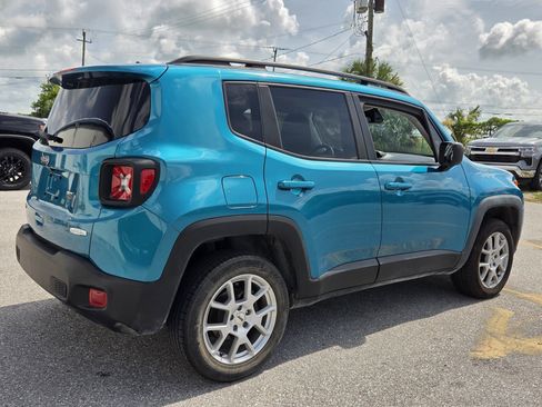 Used 2022 Jeep Renegade Latitude AWD/4WD image 4