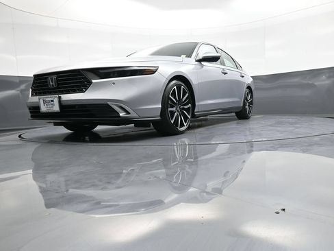 Certified 2025 Honda Accord Touring image 25