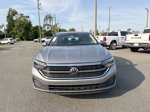 Used 2024 Volkswagen Jetta SE FWD image 9