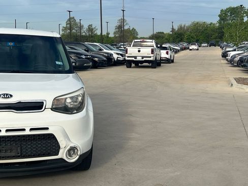 Used 2016 Kia Soul ! image 3