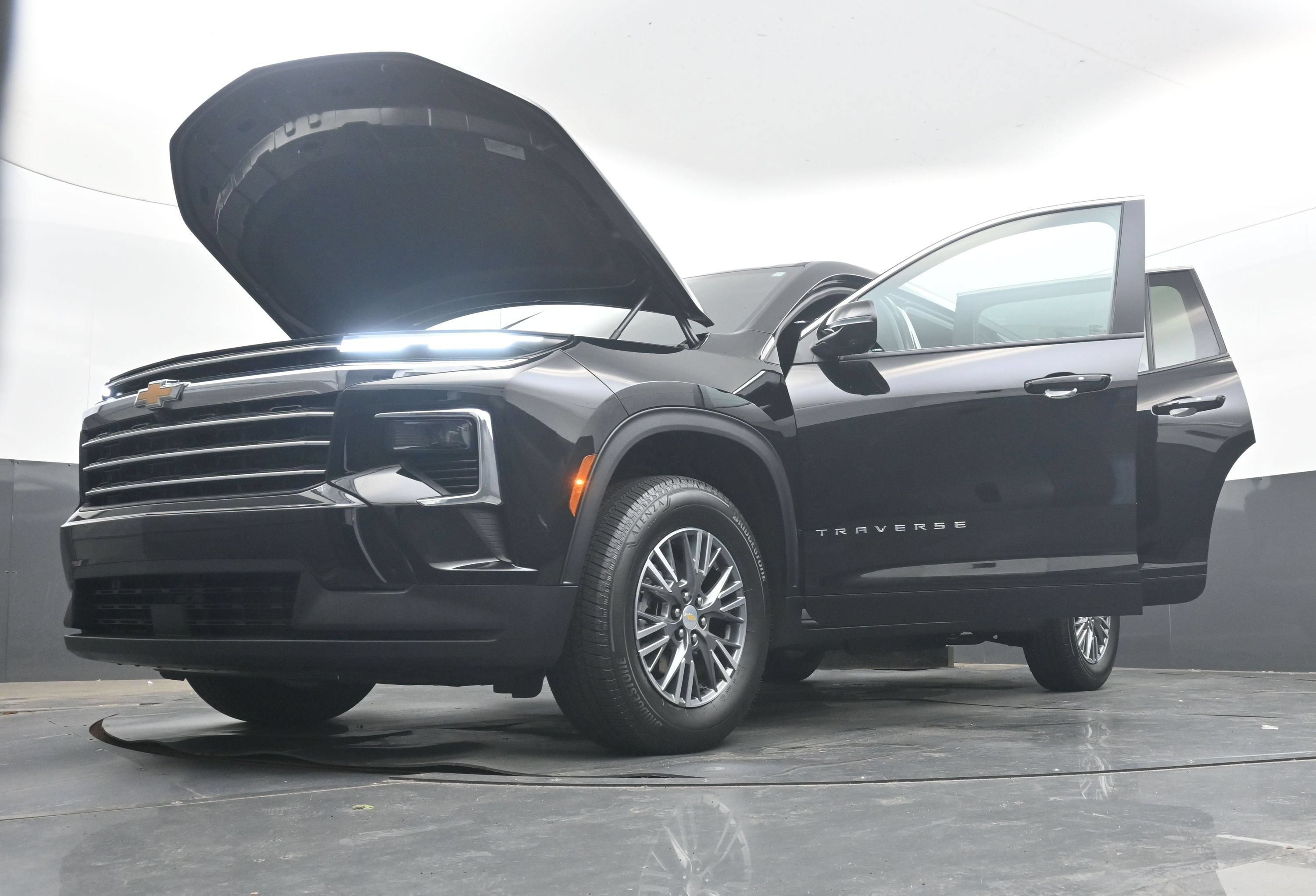 Used 2026 Chevrolet Traverse LT w/ Driver Confidence Package FWD image 42