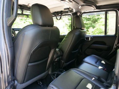 Used 2022 Jeep Gladiator Overland w/ Popular Equipment Package AWD/4WD image 25