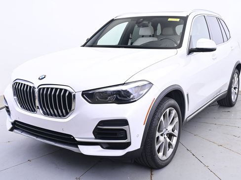 Used 2022 BMW X5 xDrive40i w/ Luxury Seating Package image 1