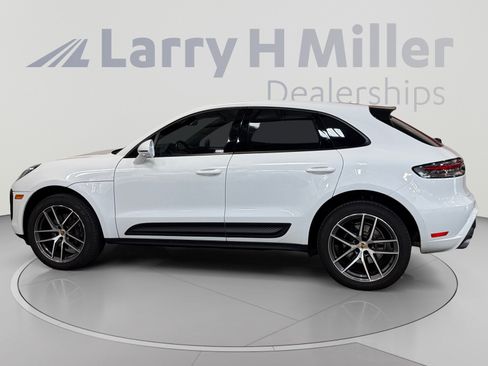 Used 2023 Porsche Macan Turbo AWD/4WD image 2