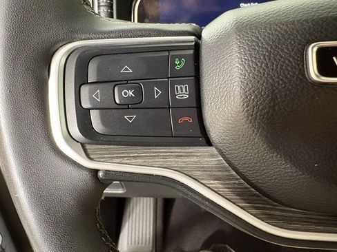 Used 2024 Jeep Wagoneer L Series II w/ Flexible Seating Group RWD image 25