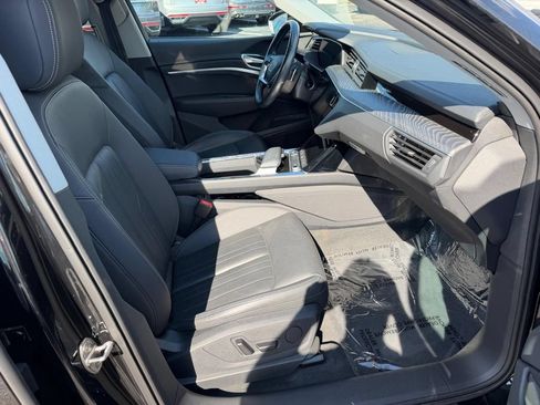 Used 2022 Audi e-tron Premium w/ Towing Package AWD/4WD image 33