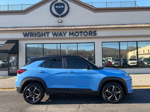 Used 2023 Chevrolet TrailBlazer RS w/ Sun and Liftgate Package image 2