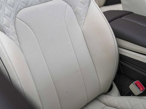 Used 2023 Bentley Continental GT Azure image 50