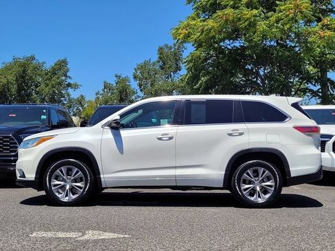 Used 2014 Toyota Highlander Plus FWD image 9