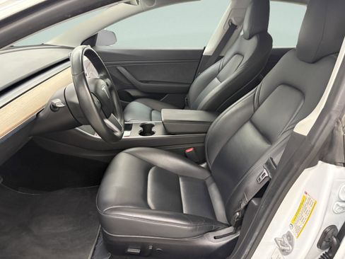 Used 2019 Tesla Model 3 Standard Range Plus image 9