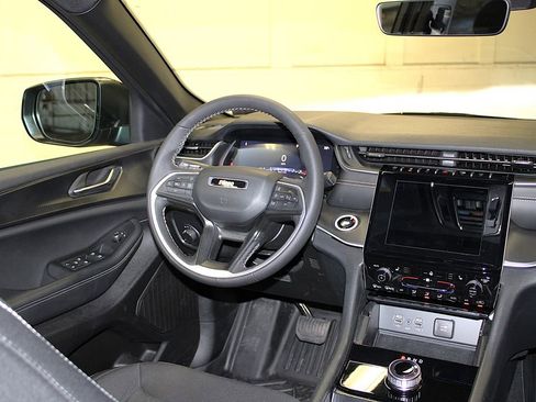 Certified 2025 Jeep Grand Cherokee Laredo X w/ Luxury Tech Group I AWD/4WD image 14