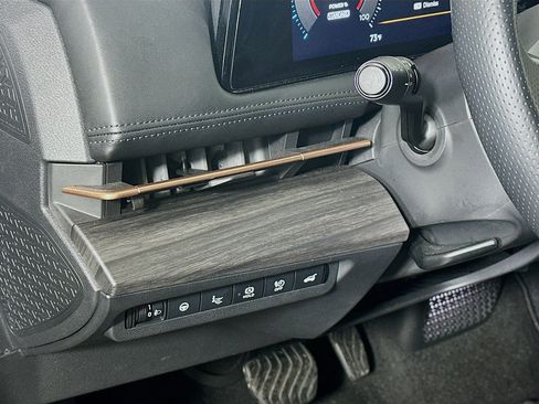 Used 2023 Nissan Ariya FWD image 17