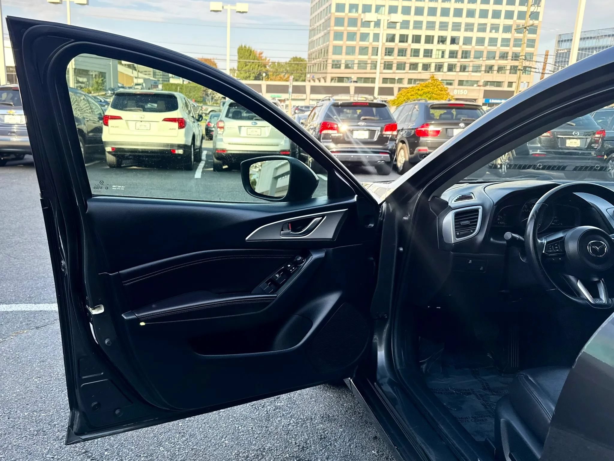 Used 2018 MAZDA MAZDA3 Touring FWD image 9
