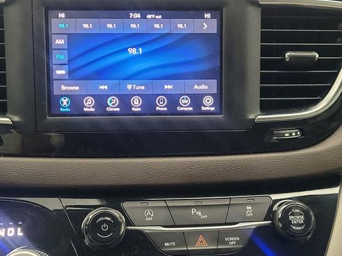 Used 2020 Chrysler Pacifica Touring image 25