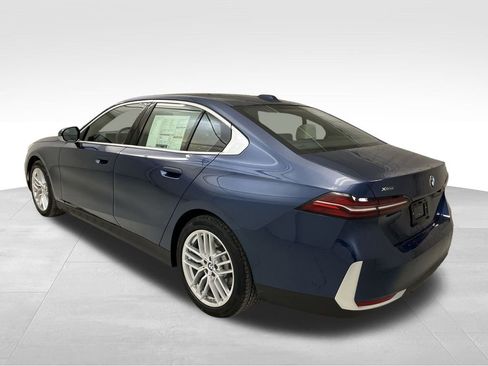 New 2024 BMW 530i xDrive w/ Convenience Package AWD/4WD image 7
