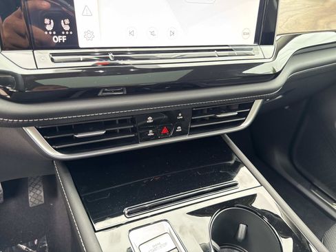 New 2026 Volkswagen Atlas SE image 28