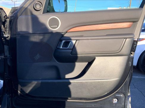 Used 2020 Land Rover Discovery HSE image 21