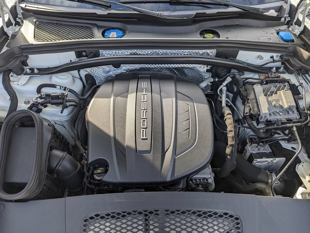 Used 2020 Porsche Macan AWD/4WD image 42
