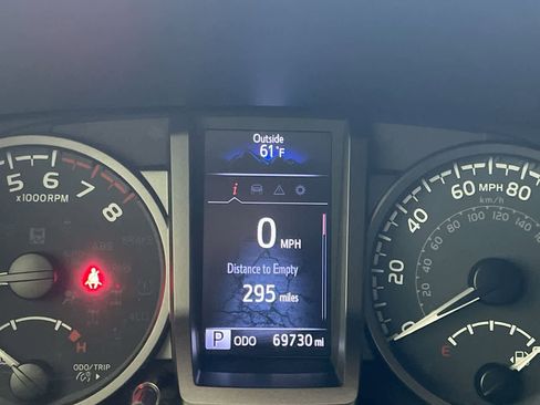 Used 2020 Toyota Tacoma TRD Off-Road w/ Technology Package AWD/4WD image 15