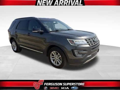 Used 2017 Ford Explorer XLT w/ Equipment Group 202A FWD image 1