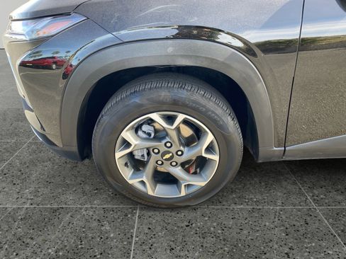 Used 2025 Chevrolet Trax LT FWD image 14