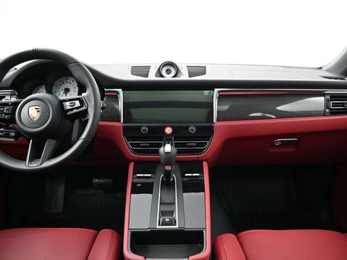 Used 2026 Porsche Macan AWD/4WD image 9
